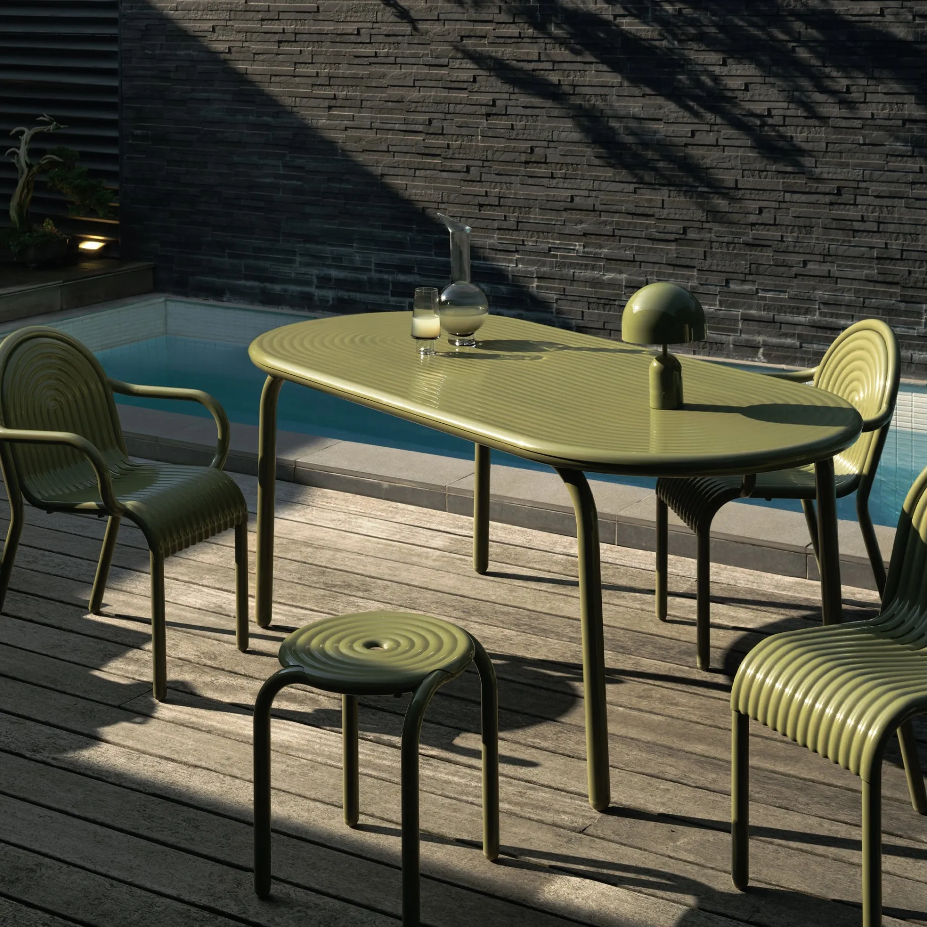 Groove Obround Table