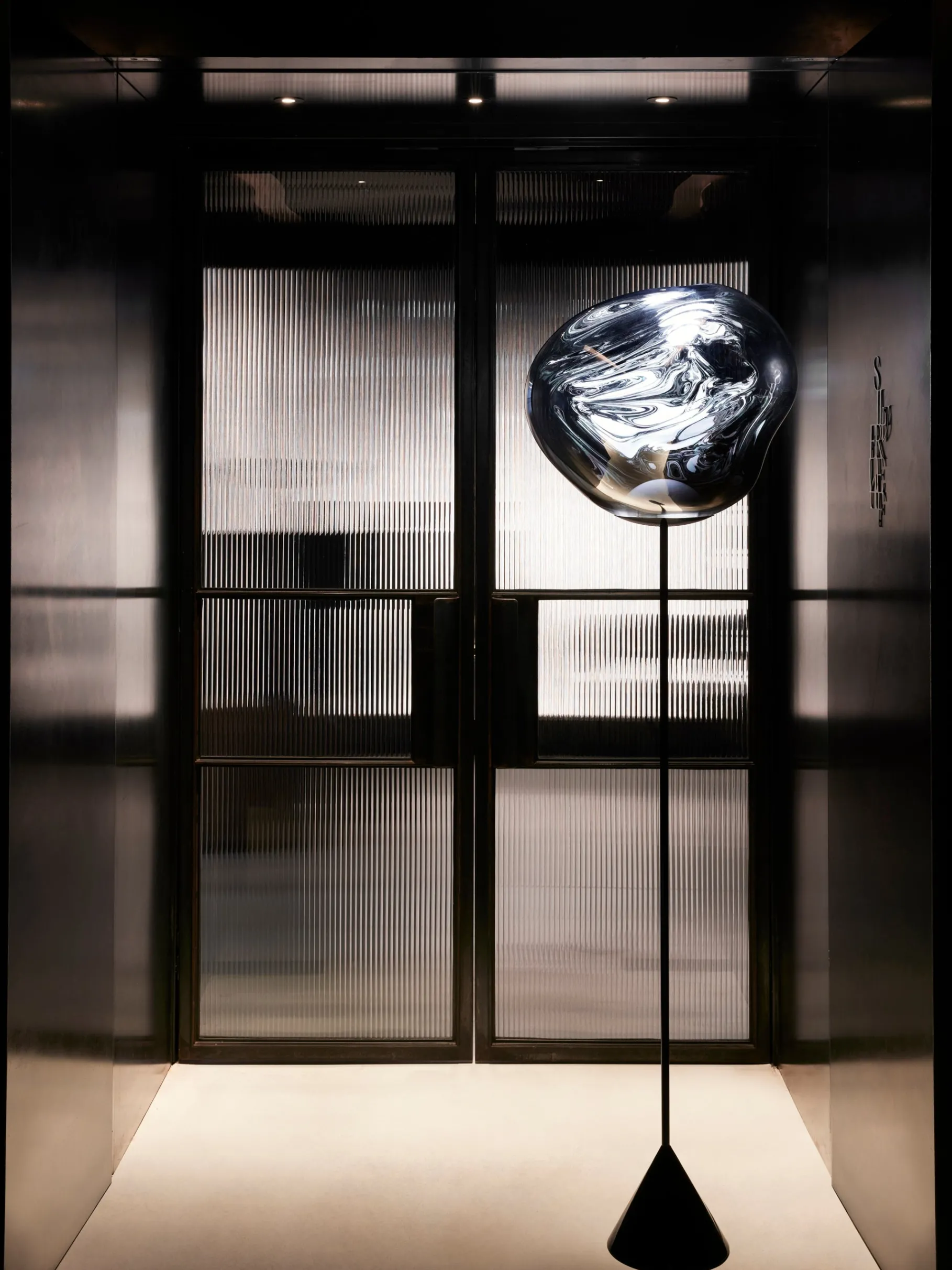 Melt Cone Slim Floor Light